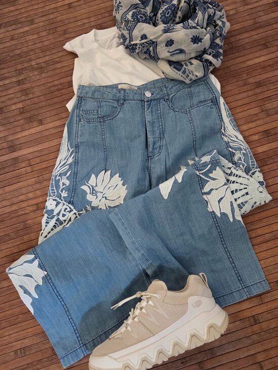 Pilcro Pants - Anthropologie: Barrel Crop Jeans NEW Size: 23